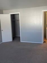 1530 Chester Sq in Sparks, NV - Foto de edificio - Building Photo