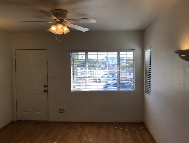 2417 Arizona Ave, Unit 2419 Arizona Ave in Santa Monica, CA - Foto de edificio - Building Photo