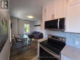 82 Albert St N in Orillia, ON - Building Photo