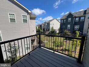 8269 Knight Station Way in Manassas, VA - Building Photo - Building Photo