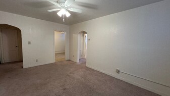 1510 Larpenteur Ave W, Unit 10 in Falcon Heights, MN - Building Photo