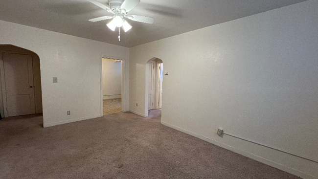 1510 Larpenteur Ave W