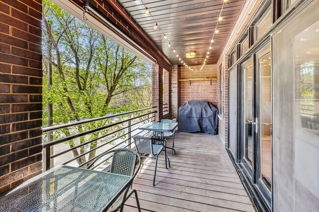 property at 1426 N Western Ave