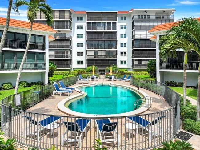 property at 3333 Gulf Shore Blvd N