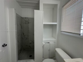 2328 SW 17th St, Unit 3 in Miami, FL - Building Photo - Building Photo