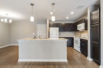 Magnolia Villas in Tifton, GA - Building Photo - Interior Photo