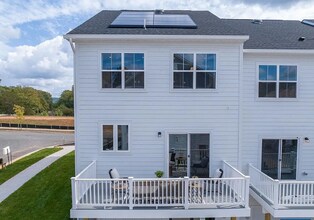 3018 Horizon Rd in Charlottesville, VA - Foto de edificio - Building Photo