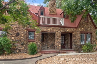 1618 W Kings Hwy in San Antonio, TX - Foto de edificio - Building Photo