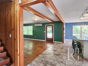 225 Sunnyhill Rd W in Bremerton, WA - Building Photo - Building Photo
