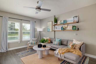 Vantage Apartments in Cape Coral, FL - Building Photo - Interior Photo