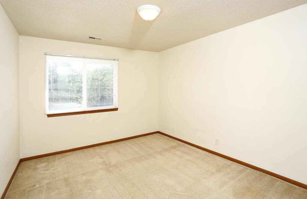 Deerfield Council Bluffs, IA Apartments