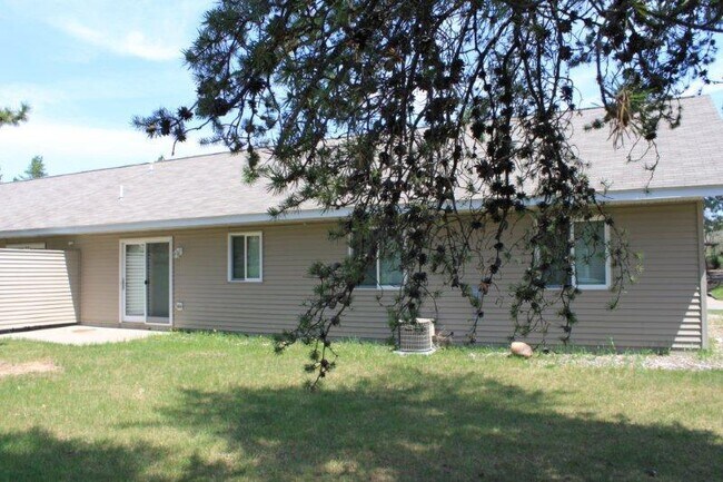 212 Hawkins Dr in Brainerd, MN - Building Photo - Building Photo