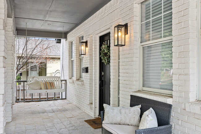 810 Turner Ave in Dallas, TX - Foto de edificio - Building Photo