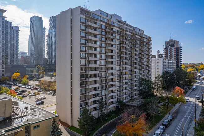 The Continental Apartments in Toronto, ON - Building Photo - Building Photo