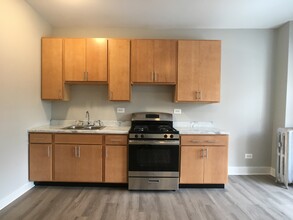 1101 W Granville Ave, Unit 9 in Chicago, IL - Foto de edificio - Building Photo