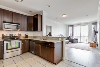 925 Ingleside Ave, Unit 301 in Columbus, OH - Building Photo - Building Photo