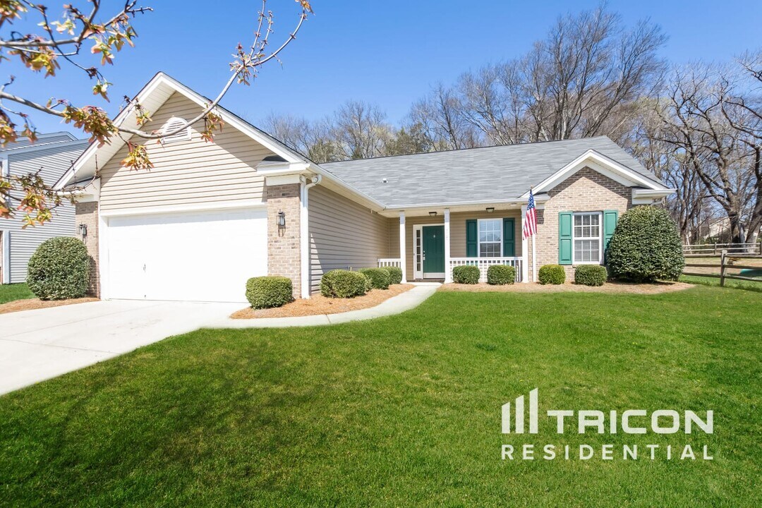 717 Yvonne Dr SW in Concord, NC - Building Photo