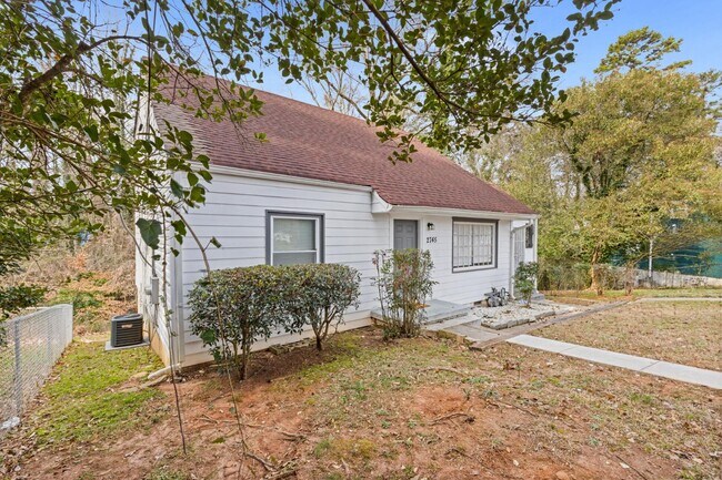 2745 Harlan Dr in East Point, GA - Building Photo - Building Photo