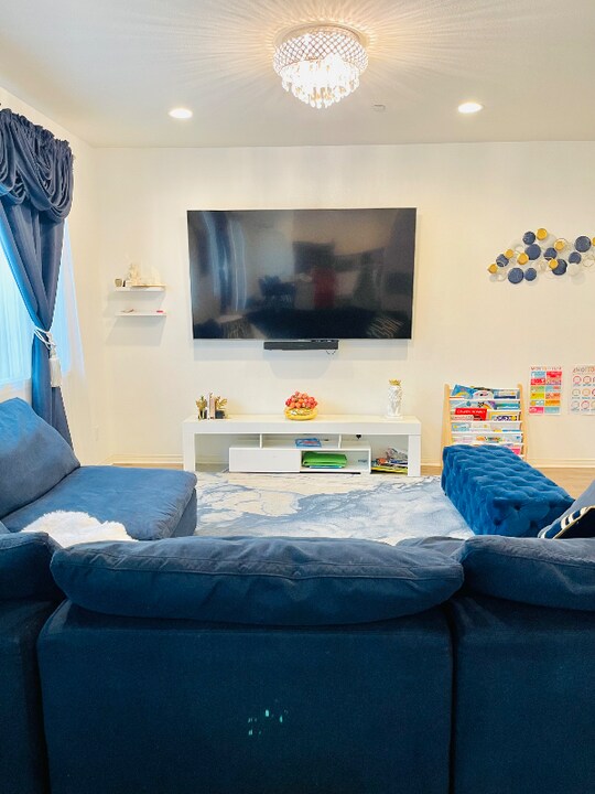 5615 Garibaldi Way in Fontana, CA - Building Photo