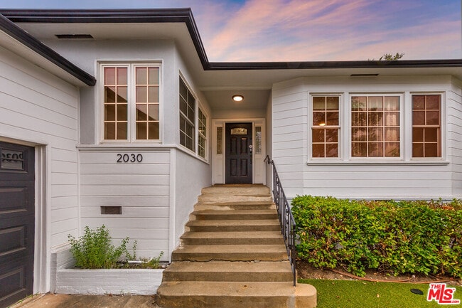 2030 Castle Heights Ave in Los Angeles, CA - Building Photo - Building Photo