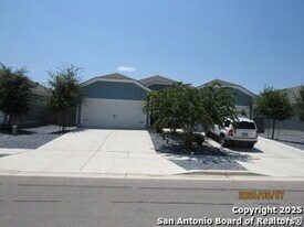 619 Heathers Wy in Seguin, TX - Building Photo