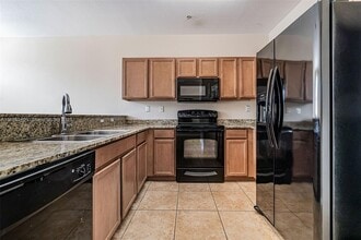 8800 NW 107 Ct in Doral, FL - Building Photo - Building Photo