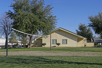 Ridgeview Apartments in Coalinga, CA - Building Photo - Building Photo