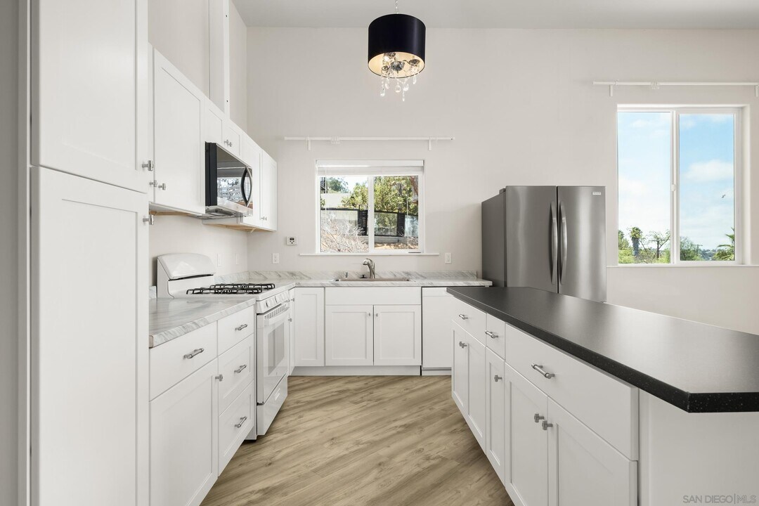 9427 Vista Dr in Spring Valley, CA - Building Photo
