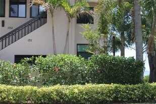 1813 Mariner Dr in Tarpon Springs, FL - Building Photo