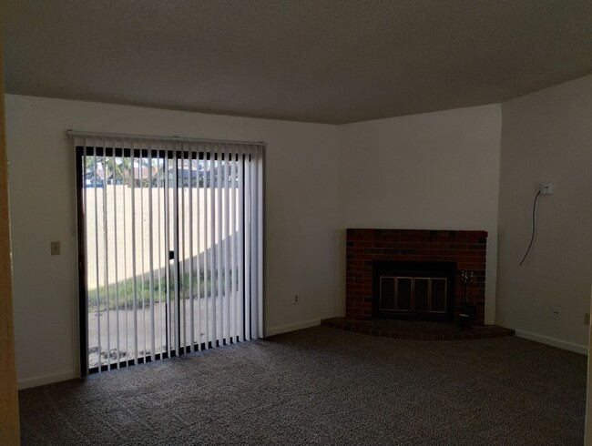 932 Inez Dr in Modesto, CA - Building Photo - Building Photo