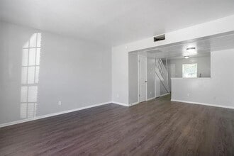 Rose Street Apartments in Arlington, TX - Building Photo - Building Photo