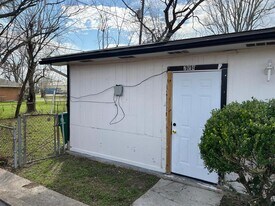 7610 Red Robin Ln in Houston, TX - Building Photo