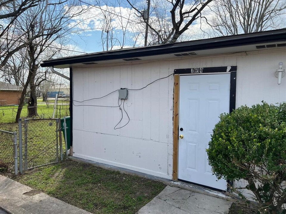 7610 Red Robin Ln in Houston, TX - Building Photo