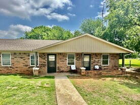 2425 County Street 2872 in Chickasha, OK - Building Photo