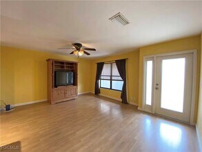 6112 Principia Dr in Ft. Myers, FL - Foto de edificio - Building Photo