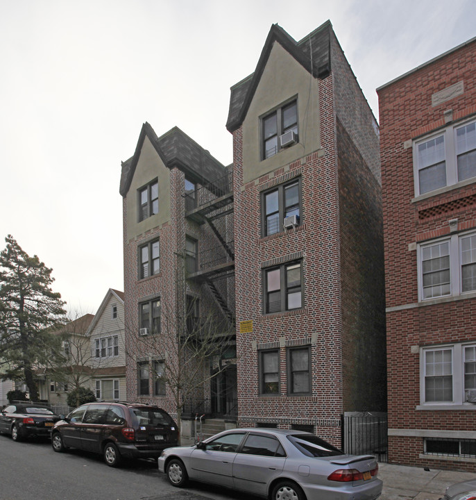 40-22 67th St in Woodside, NY - Building Photo