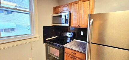 1345 W 65th St, Unit #2 in Cleveland, OH - Foto de edificio - Building Photo