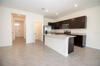 33008 Regent Canal St in Wesley Chapel, FL - Building Photo - Building Photo