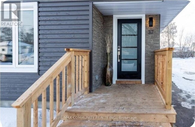 property at 37 Edward St