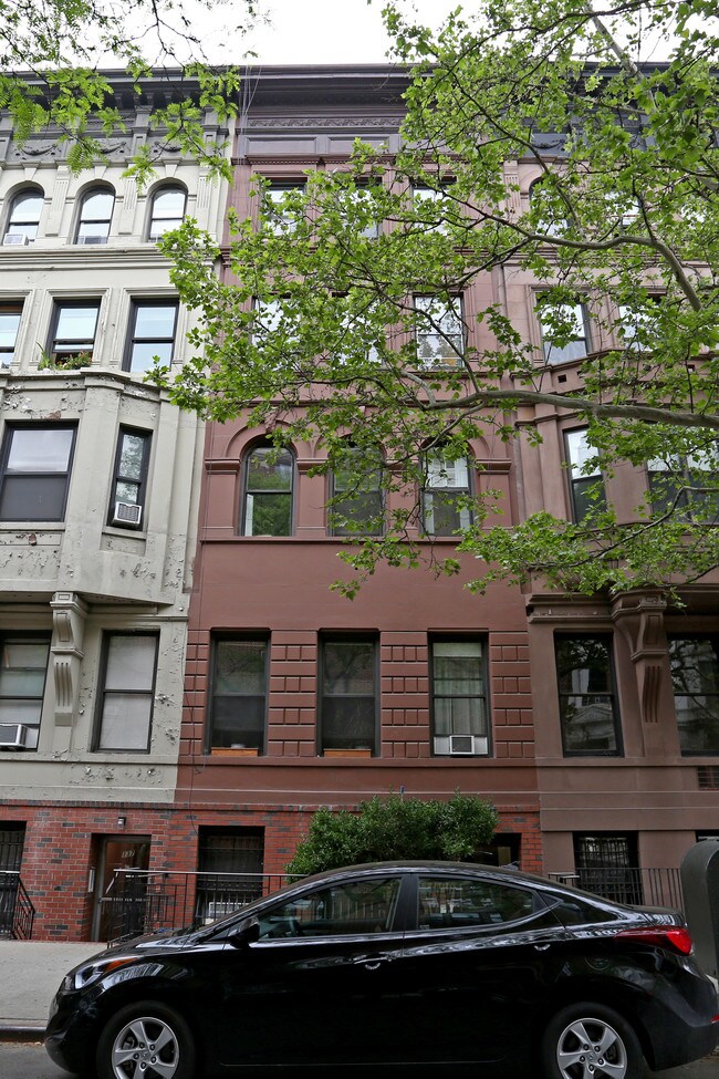 135 W 75th St in New York, NY - Foto de edificio - Building Photo
