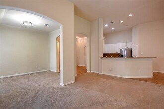 22 E Hobbit Glen Dr in Conroe, TX - Building Photo - Building Photo