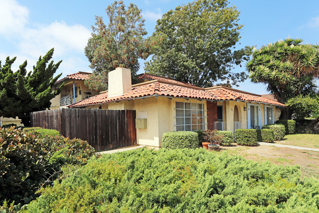 16791 Bardon Ln in Huntington Beach, CA - Foto de edificio - Building Photo