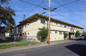 Fairfield Street Apartments in Sacramento, CA - Building Photo - Building Photo