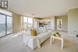 255 Keats Way in Waterloo, ON - Building Photo - Building Photo