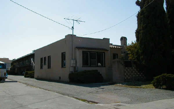 644 Fulton St in Redwood City, CA - Foto de edificio - Building Photo