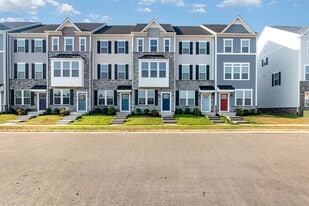 4936 Dunhaven Dr in Fredericksburg, VA - Building Photo