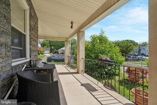 660 LORAINE in Ardmore, PA - Building Photo