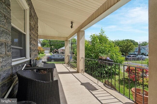 property at 660 Loraine St