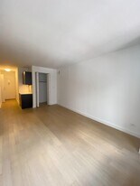 222 E 39th St, Unit 7J in New York, NY - Building Photo