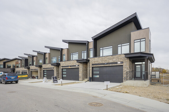 Ravines of Royal Oak in Calgary, AB - Building Photo - Building Photo